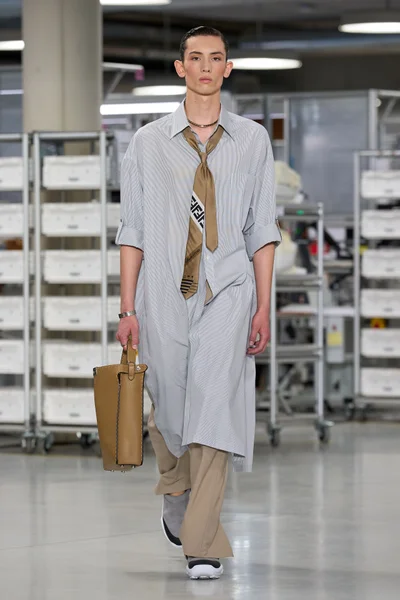 Look 3